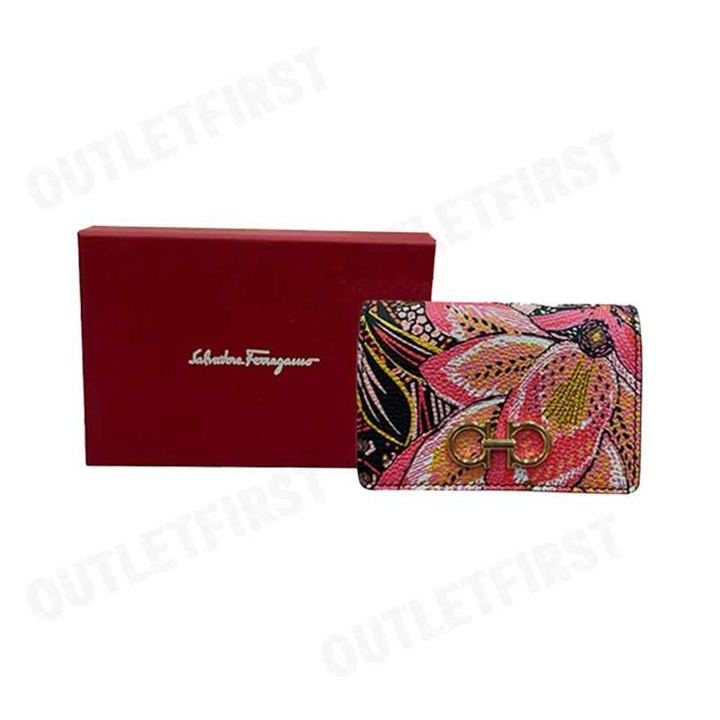 SALVATORE FERRAGAMO รุ่น GANCINI CONTINENTAL WALLET IN MULTICOLOR CODE: 220371 0755621 230 กระเป๋าสตางค์ กระเป๋า