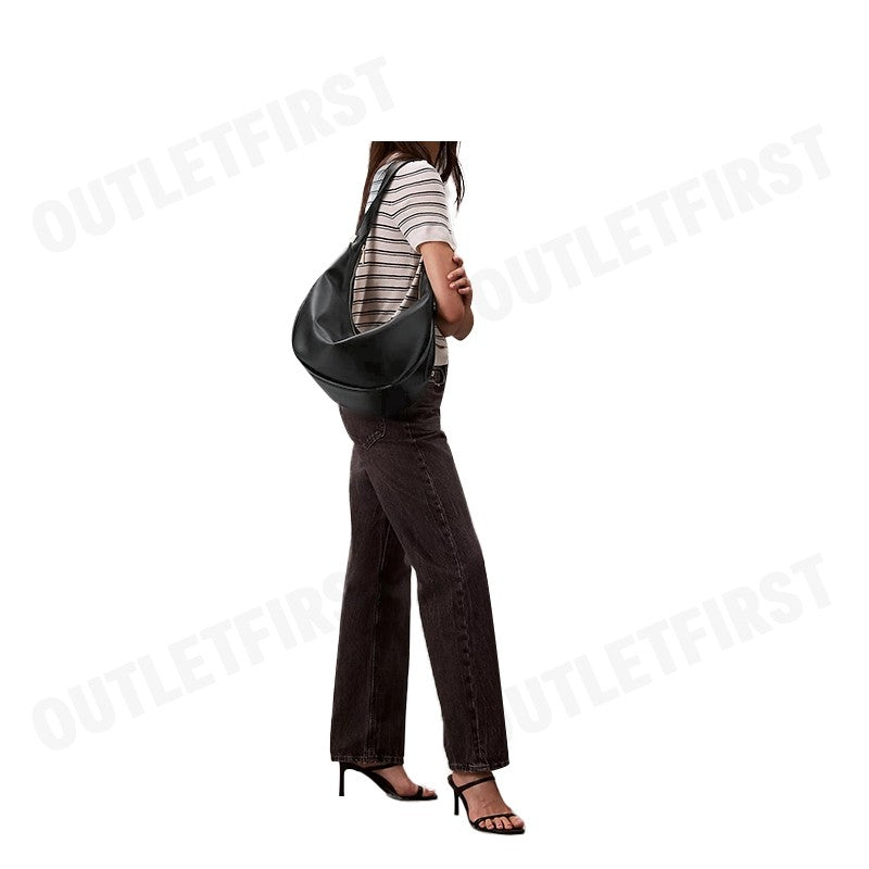 CALVIN KLEIN รุ่น WOMEN'S CRESCENT SHOULDER BAG CODE: 4F3009G UB1 กระเป๋าสะพายผู้หญิง สีดำ สะพายข้าง