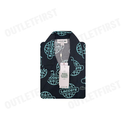LACOSTE รุ่น GLOBE PRINT LACOSTE COTTON TWILL SHIRT CODE: CH1880 10 QPI เสื้อเชิ้ตแขนสั้น เสื้อเชิ้ตผู้ชาย เสื้อเชิ้ต