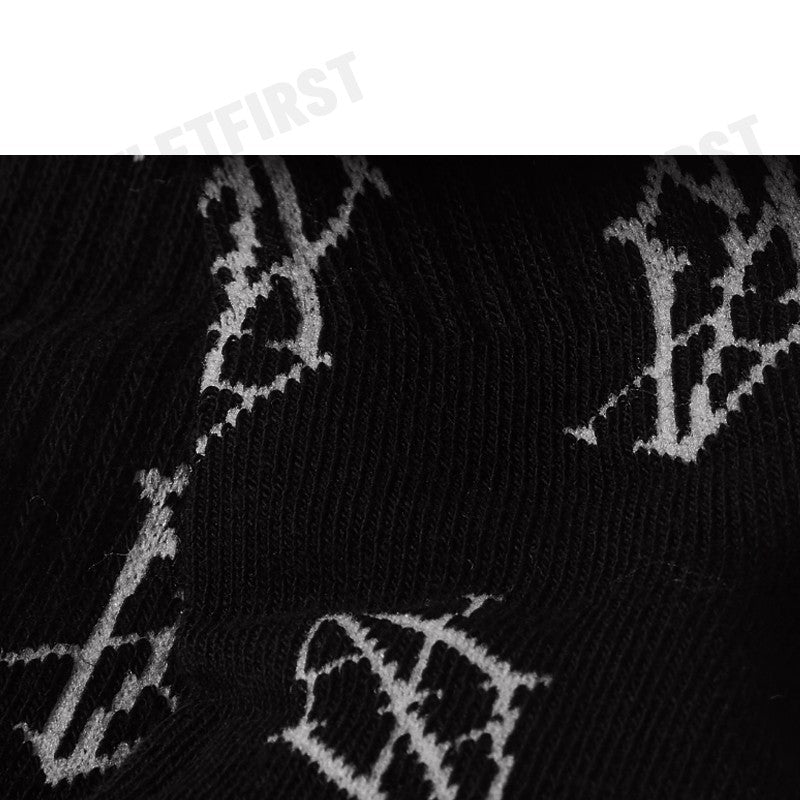 ARMANI EXCHANGE รุ่น RIBBED COTTON BLEND SOCKS WITH MONOGRAM LOGO CODE: 946026 4F433 38221  ถุงเท้าข้อยาว ถุงเท้าสีดำ