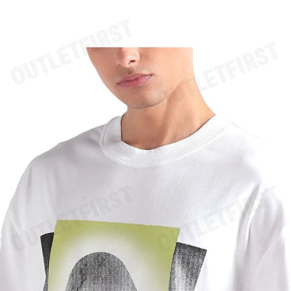 CALVIN KLEIN JEANS รุ่น RELAXED GRAPHIC PRINT T-SHIRT CODE: J325199 YAF เสื้อยืด เสื้อคอกลม เสื้อแขนสั้น