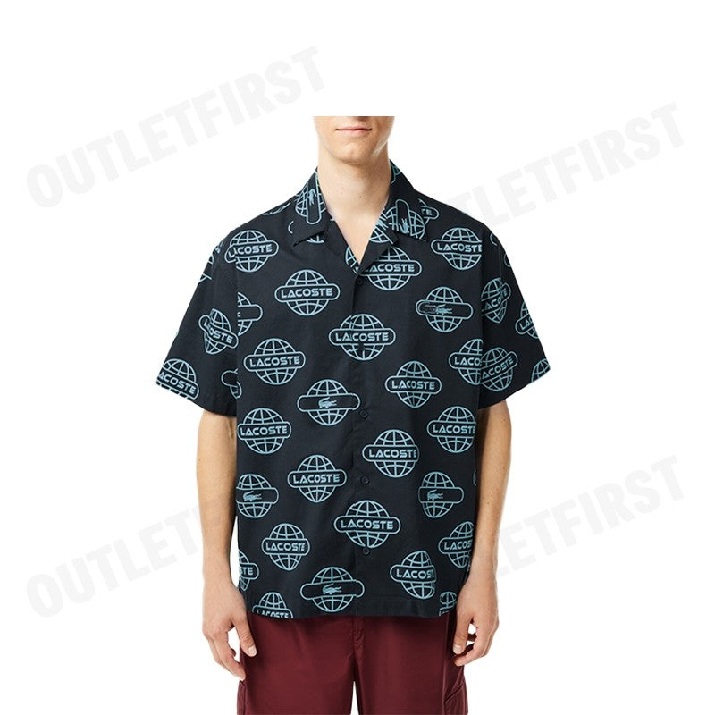 LACOSTE รุ่น GLOBE PRINT LACOSTE COTTON TWILL SHIRT CODE: CH1880 10 QPI เสื้อเชิ้ตแขนสั้น เสื้อเชิ้ตผู้ชาย เสื้อเชิ้ต