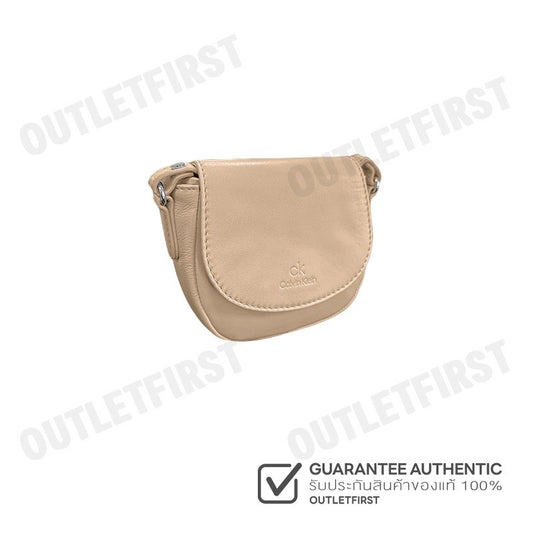 CK CALVIN KLEIN รุ่น  SADDLE CROSSBODY BAG (NUDE) CODE: L06 W1083 กระเป๋าสะพายข้าง  กระเป๋า กระเเป๋าแฟชั่น