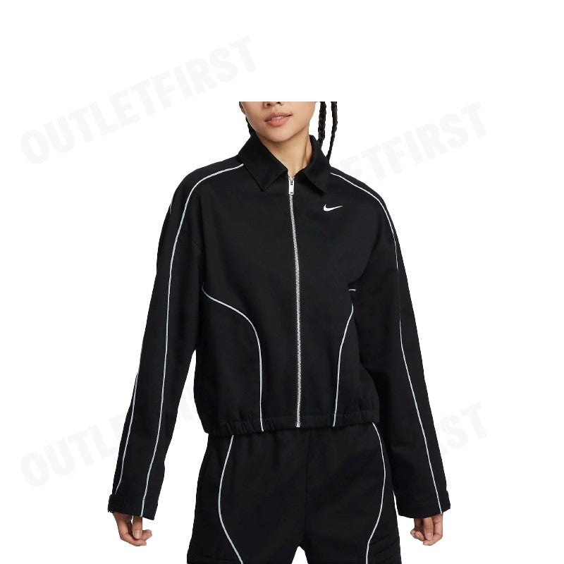 NIKE รุ่น SPORTSWEAR WOMEN'S WOVEN JACKET CODE: FN1941 010 เสื้อแจ็คเก็ตแขนยาว เสื้อแจ็คเก็ตผู้ชาย เสื้อแขนยาว