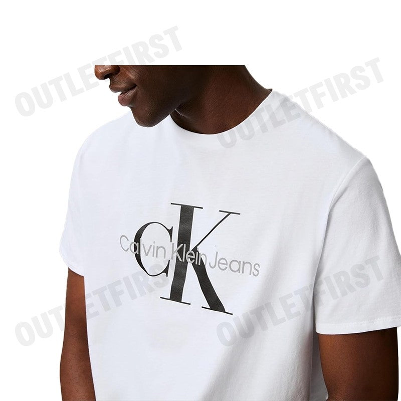 CALVIN KLEIN JEANS รุ่น MONOGRAM SILVER LOGO T-SHIRT CODE: 40BC839 P61 เสื้อยืดคอกลม เสื้อยืดคอกลมผู้ชาย เสื้อยืด