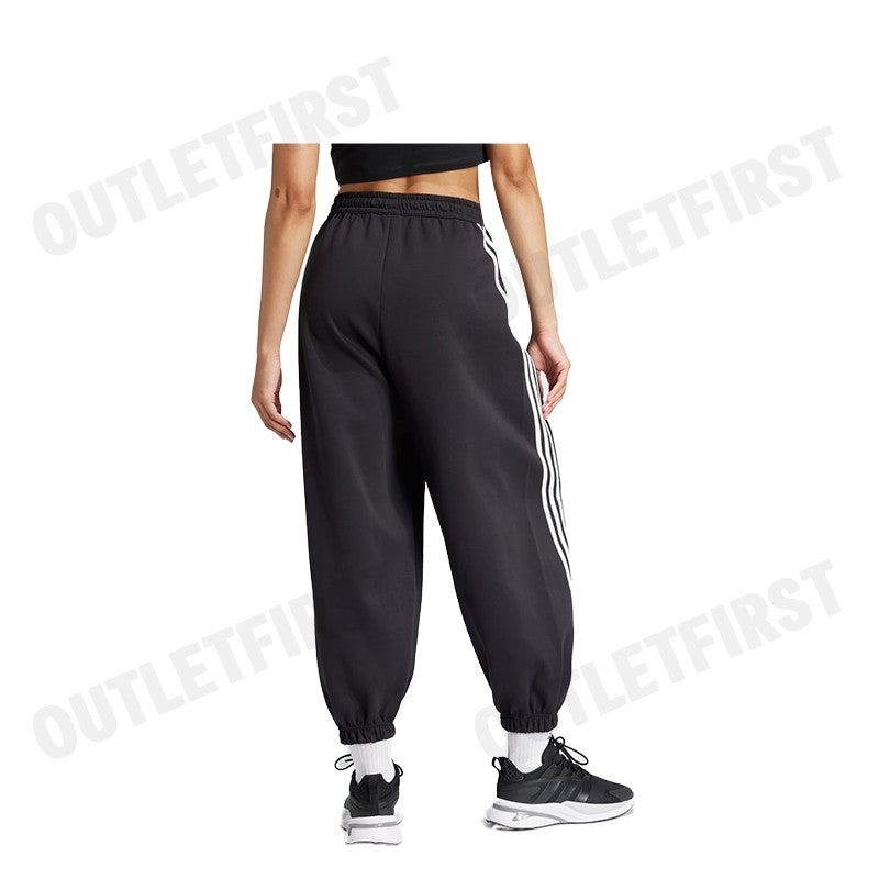 ADIDAS รุ่น FUTURE ICONS 3-STRIPES PARACHUTE PANTS CODE: IV7510 กางเกงลำลองขายาว กางเกงขายาวผู้หญิง กางเกง