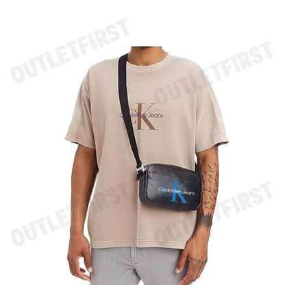 CALVIN KLEIN JEANS รุ่น MONOGRAM SOFT CAMERA BAG CODE: ZM02702 BDS กระเป๋าสะพายข้าง กระเป๋าสะพายผู้ชาย กระเป๋าแฟชั่น