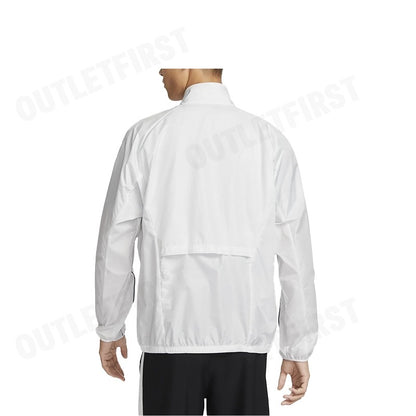 NIKE รุ่น TRACK CLUB MEN'S STORM-FIT RUNNING JACKET CODE: FB5516 121 เสื้อแจ็คเก็ตแขนยาว เสื้อแจ็คเก็ตผู้ชาย เสื้อกีฬา