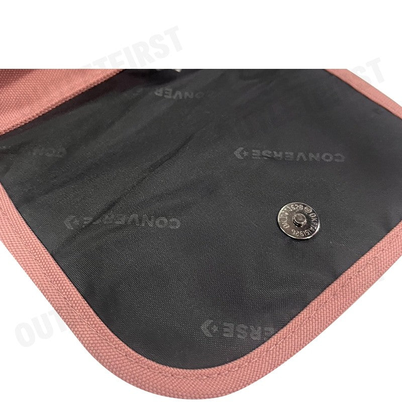 CONVERSE รุ่น  CONVERSE MAGNETIC CHEVRON MINI BAG CODE: 1261810CF3PIXX กระเป๋าสะพายข้าง กระเป๋า กระเป๋าแฟชั่น