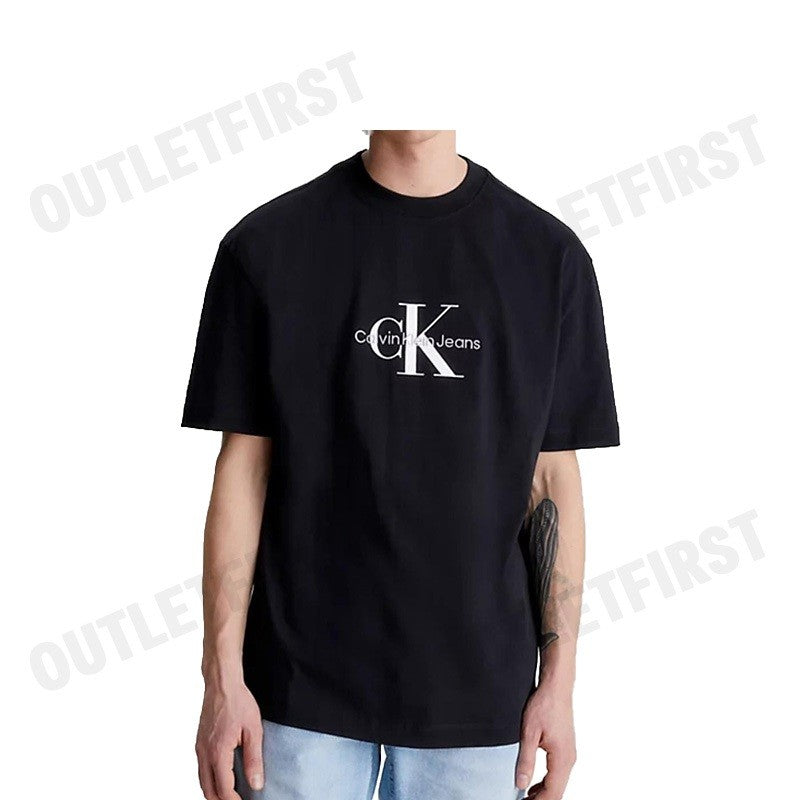 CALVIN KLEIN JEANS รุ่น MONOGRAM SILVER LOGO T-SHIRT CODE: 40BC839 Y8X เสื้อยืดคอกลม เสื้อยืดคอกลมผู้ชาย เสื้อยืดแขนสั้น
