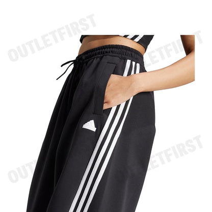 ADIDAS รุ่น FUTURE ICONS 3-STRIPES PARACHUTE PANTS CODE: IV7510 กางเกงลำลองขายาว กางเกงขายาวผู้หญิง กางเกง