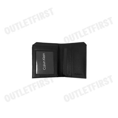 CALVIN KLEIN รุ่น UNISEX MATTE SAFFIANO COMPACT WALLET CODE: 40W0932 BAE กระเป๋าสตางค์ กระเป๋าใส่ธนบัตร กระเป๋าใส่การ์ด