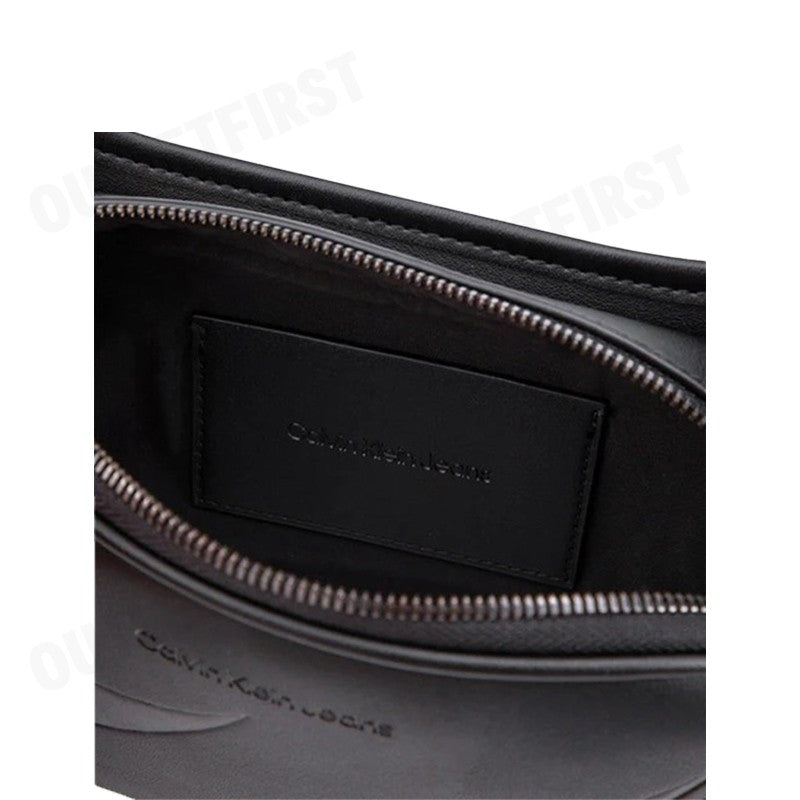 CALVIN KLEIN JEANS รุ่น CHINESE NEW YEAR CAMERA BAG CODE: HH3850 001 กระเป๋า กระเป๋าสะพายข้าง กระเป๋าคาดอก