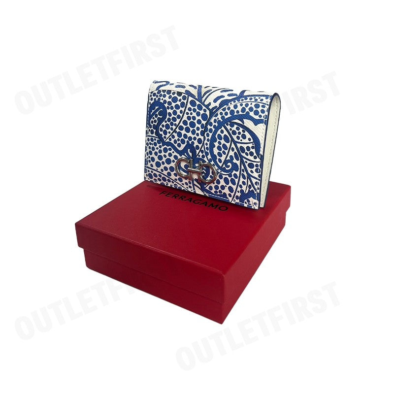 SALVATORE FERRAGAMO รุ่น GANCINI FOLIAGE PRINT LEATHER WALLET CODE: 22D780 0763508 101 กระเป๋าสตางค์ กระเป๋าสตางค์ใบสั้น
