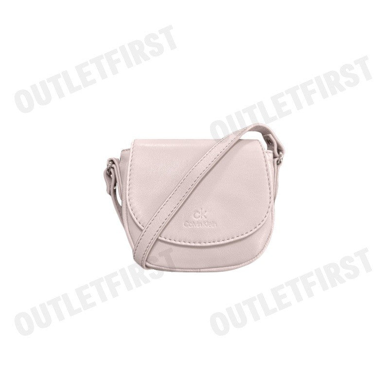 CK CALVIN KLEIN รุ่น  SADDLE CROSSBODY BAG (PALE PINK) CODE: L06 W1083 กระเป๋าสะพายข้าง กระเป๋า กระเป๋าผู้หญิง