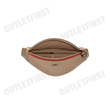 NIKE รุ่น HERITAGE RETRO HIP PACK CODE: DR6266 200 กระเป๋าคาดอก กระเป๋าคาดอกแฟชั่น กระเป๋าสะพายข้าง