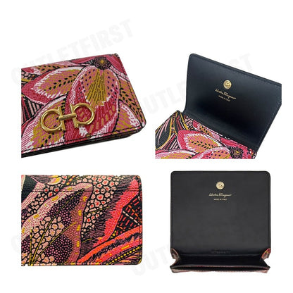 SALVATORE FERRAGAMO รุ่น GANCINI CONTINENTAL WALLET IN MULTICOLOR CODE: 220371 0755621 230 กระเป๋าสตางค์ กระเป๋า