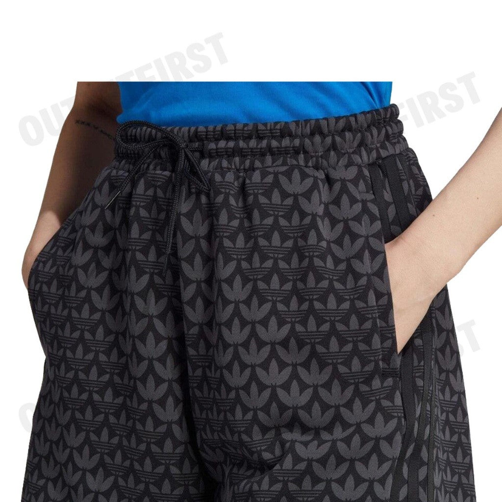 ADIDAS รุ่น TREFOIL MONOGRAM SHORTS CODE: II3189 กางเกงขาสั้น กางเกงขาสั้นผู้หญิง กางเกงสีดำ