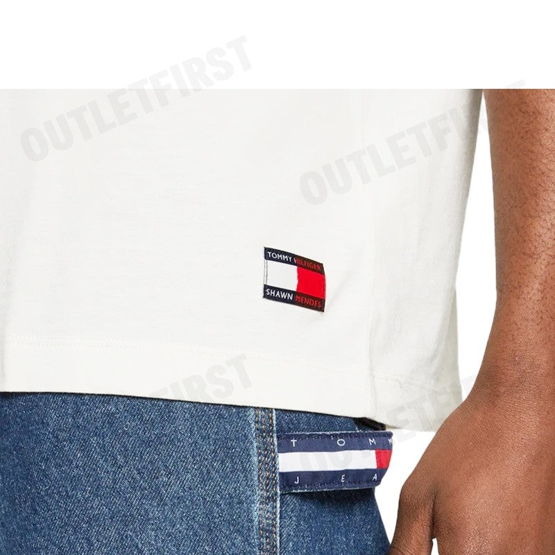 TOMMY HILFIGER รุ่น TOMMY HILFIGER X SHAWN MENDES LOGO T-SHIRT Code: MW31189 AC0 เสื้อยืด เสื้อคอกลม เสื้อผู้ชาย