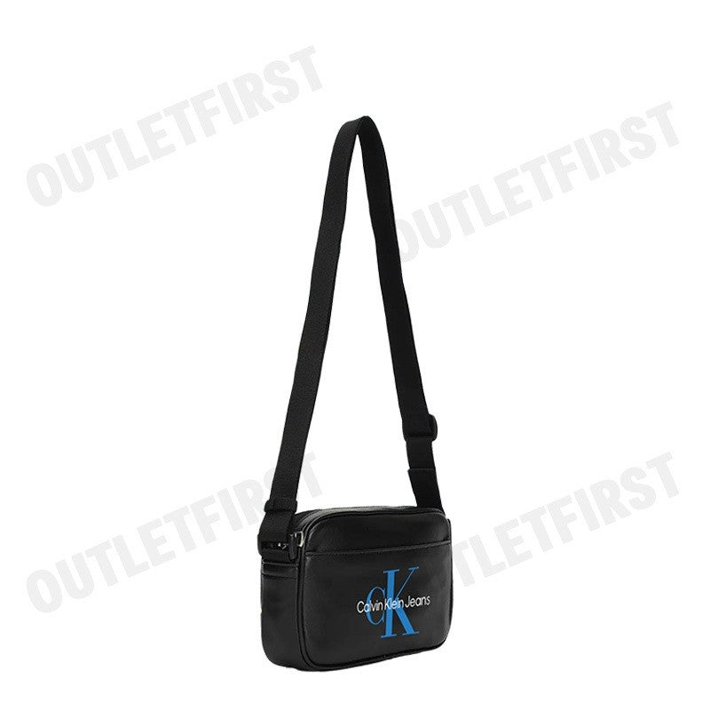 CALVIN KLEIN JEANS รุ่น MONOGRAM SOFT CAMERA BAG CODE: ZM02702 BDS กระเป๋าสะพายข้าง กระเป๋าสะพายผู้ชาย กระเป๋าแฟชั่น