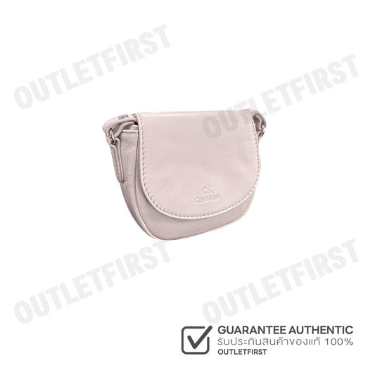 CK CALVIN KLEIN รุ่น  SADDLE CROSSBODY BAG (PALE PINK) CODE: L06 W1083 กระเป๋าสะพายข้าง กระเป๋า กระเป๋าผู้หญิง