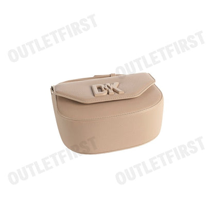 DKNY รุ่น SEVENTH AVENUE NEW MD FLAP CROSSBODY CODE: R41EKC54 NUD กระเป๋าสะพายข้าง กระเป๋า กระเป๋าสะพายไหล่