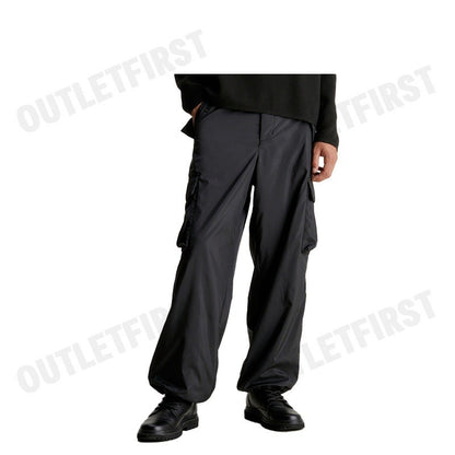 CALVIN KLEIN JEANS รุ่น OVERSIZED CARGO PANTS CODE: J324693 BEH กางเกงขายาว กางเกงคาร์โก้ กางเกงผู้ชาย