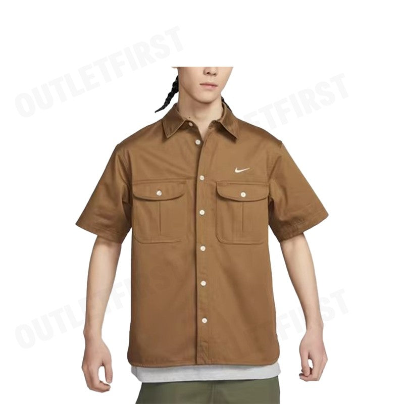 NIKE รุ่น NIKE SB SHORT-SLEEVE WOVEN SKATE CODE: DV9076 270 เสื้อเชิ้ตแขนสั้น เสื้อเชิ้ตผู้ชาย เสื้อเชิ้ต