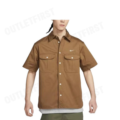 NIKE รุ่น NIKE SB SHORT-SLEEVE WOVEN SKATE CODE: DV9076 270 เสื้อเชิ้ตแขนสั้น เสื้อเชิ้ตผู้ชาย เสื้อเชิ้ต