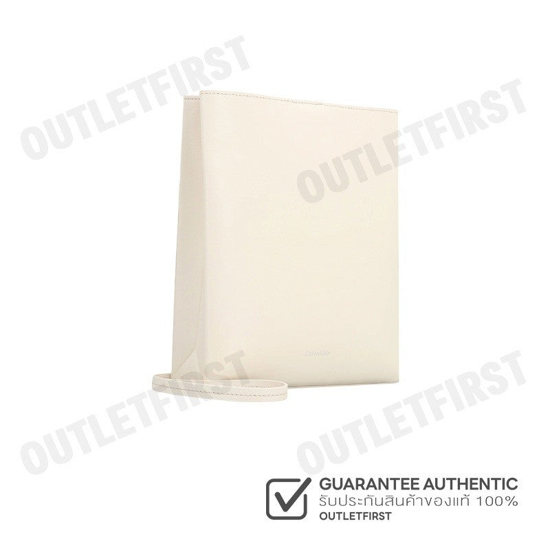 CALVIN KLEIN รุ่น LEATHER CROSSBODY BAG CODE: DH3772 YAC กระเป๋าสะพายข้าง กระเป๋าสะพายผู้หญิง กระเป๋า