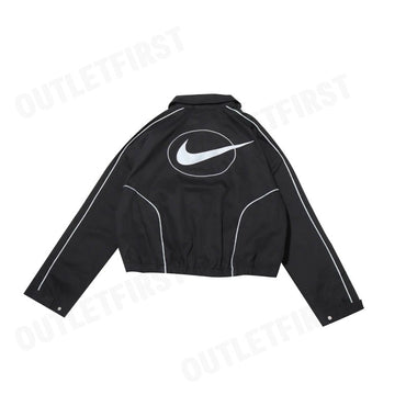 NIKE รุ่น SPORTSWEAR WOMEN'S WOVEN JACKET CODE: FN1941 010 เสื้อแจ็คเก็ตแขนยาว เสื้อแจ็คเก็ตผู้ชาย เสื้อแขนยาว