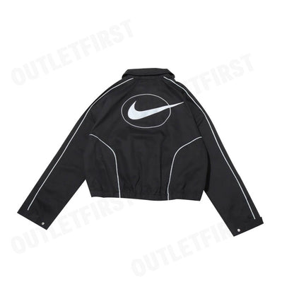 NIKE รุ่น SPORTSWEAR WOMEN'S WOVEN JACKET CODE: FN1941 010 เสื้อแจ็คเก็ตแขนยาว เสื้อแจ็คเก็ตผู้ชาย เสื้อแขนยาว
