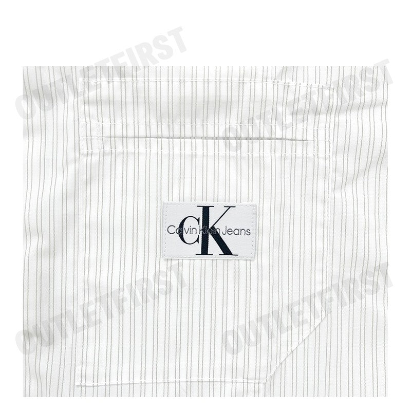 CALVIN KLEIN JEANS รุ่น MEN'S PANELLED WHITE CODE: J325367 YAF เสื้อเชิ้ตแขนยาว เสื้อเชิ้ตผู้ชาย เสื้อเชิ้ตคอปก