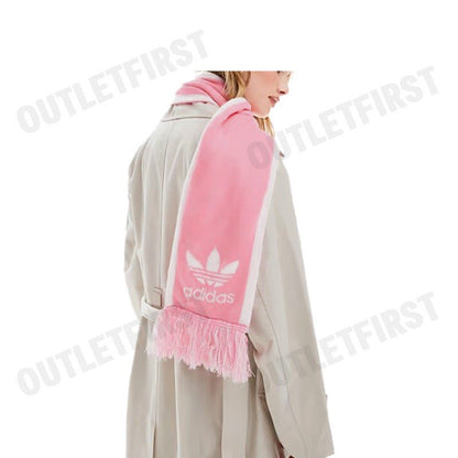 ADIDAS รุ่น ADICOLOR FOOTBALL CHEERING SCARF CODE: IY4644 ผ้าพันคอ ผ้าคลุมไหล่ ผ้าพันคอปลายริ้ว
