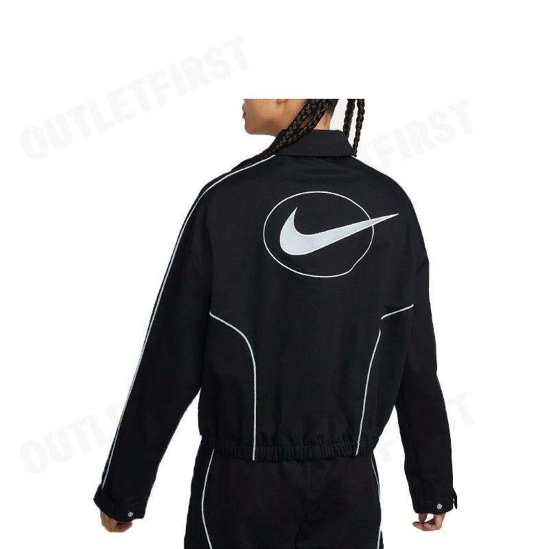 NIKE รุ่น SPORTSWEAR WOMEN'S WOVEN JACKET CODE: FN1941 010 เสื้อแจ็คเก็ตแขนยาว เสื้อแจ็คเก็ตผู้ชาย เสื้อแขนยาว
