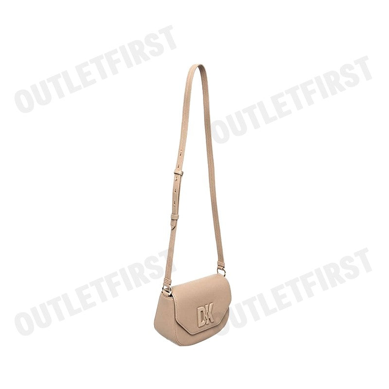 DKNY รุ่น SEVENTH AVENUE NEW MD FLAP CROSSBODY CODE: R41EKC54 NUD กระเป๋าสะพายข้าง กระเป๋า กระเป๋าสะพายไหล่