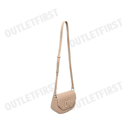 DKNY รุ่น SEVENTH AVENUE NEW MD FLAP CROSSBODY CODE: R41EKC54 NUD กระเป๋าสะพายข้าง กระเป๋า กระเป๋าสะพายไหล่