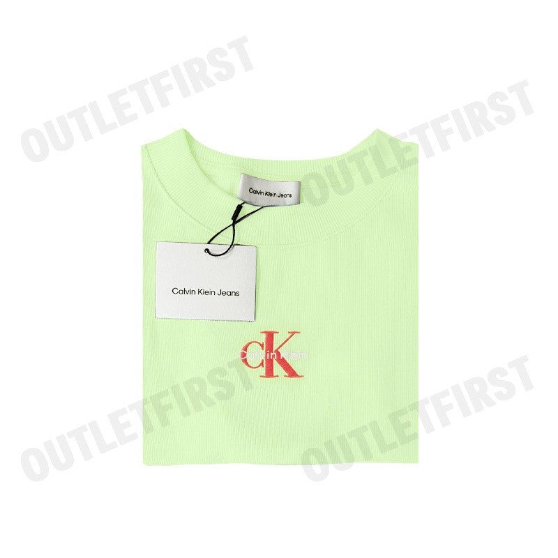 CALVIN KLEIN JEANS รุ่น MONOLOGO BABY TEE CODE: 47AB802 64O เสื้อครอป เสื้อผู้หญิง เสื้อแขนสั้น
