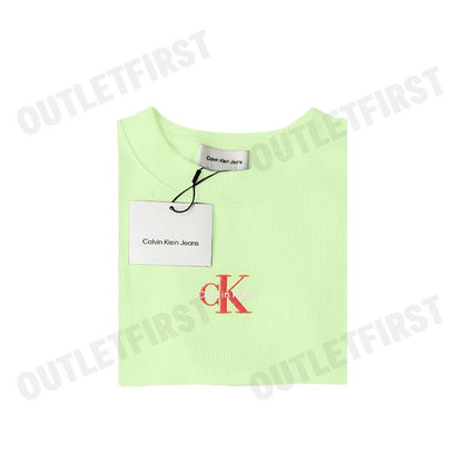 CALVIN KLEIN JEANS รุ่น MONOLOGO BABY TEE CODE: 47AB802 64O เสื้อครอป เสื้อผู้หญิง เสื้อแขนสั้น