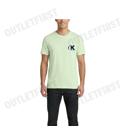 CALVIN KLEIN JEANS รุ่น MONOGRAM LOGO MACRO SPORT GRAPHIC CLASSIC T-SHIRT CODE: 4RC837G PWM เสื้อยืด เสื้อคอกลม ผู้ชาย