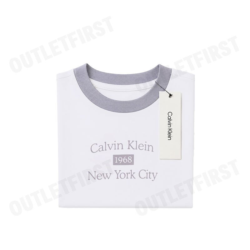 CALVIN KLEIN รุ่น LOGO GRAPHIC CROPPED CLASSIC T-SHIRT CODE 47B808G VVC เสื้อครอป เสื้อแขนสั้น เสื้อผู้หญิง