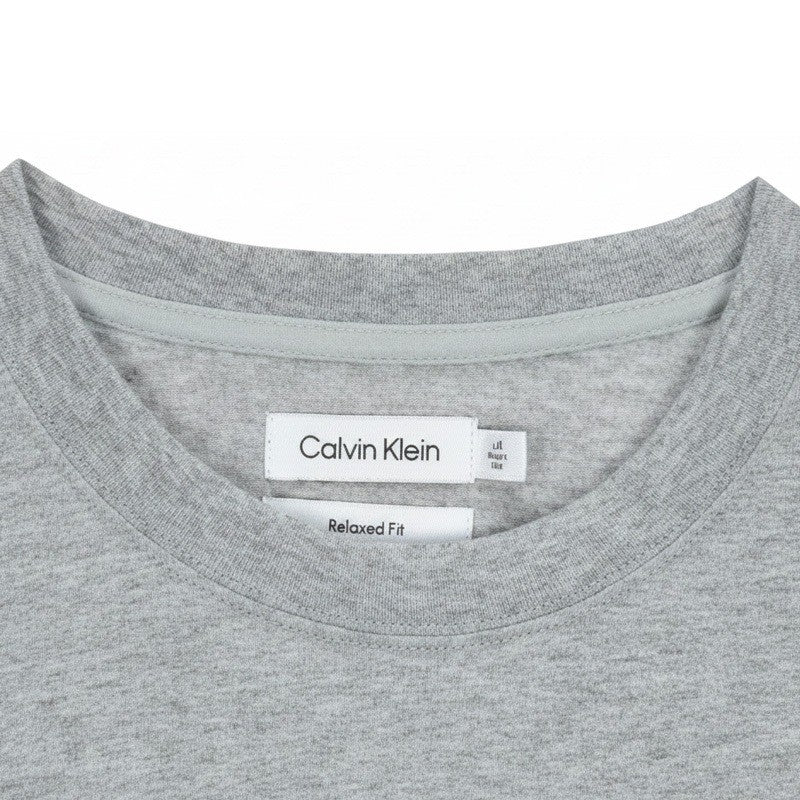 CALVIN KLEIN รุ่น ARCHIVE LOGO RELAXED CREWNECK T-SHIRT CODE: 40HM229 P79 เสื้อยืดคอกลม เสื้อผู้ชาย สีเทา