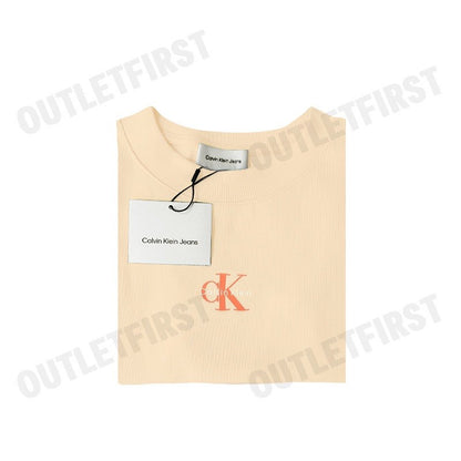 CALVIN KLEIN JEANS รุ่น MONOLOGO BABY TEE CODE: 47AB802 RM7 เสื้อครอป เสื้อผู้หญิง เสื้อแขนสั้น
