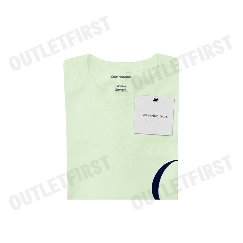 CALVIN KLEIN JEANS รุ่น MONOGRAM LOGO MACRO SPORT GRAPHIC CLASSIC T-SHIRT CODE: 4RC837G PWM เสื้อยืด เสื้อคอกลม ผู้ชาย