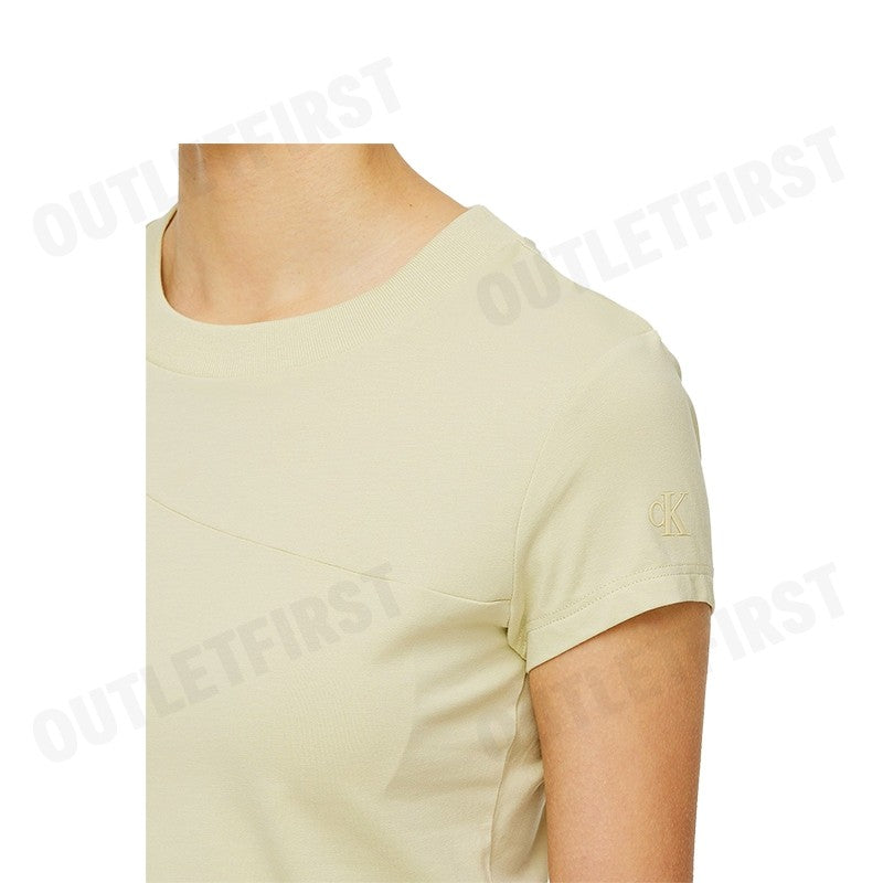 CALVIN KLEIN JEANS รุ่น WOMEN'S META CK BABY T-SHIRT CODE: J223338 LFU เสื้อครอป เสื้อยืดแขนสั้น เสื้อยืดผู้หญิง