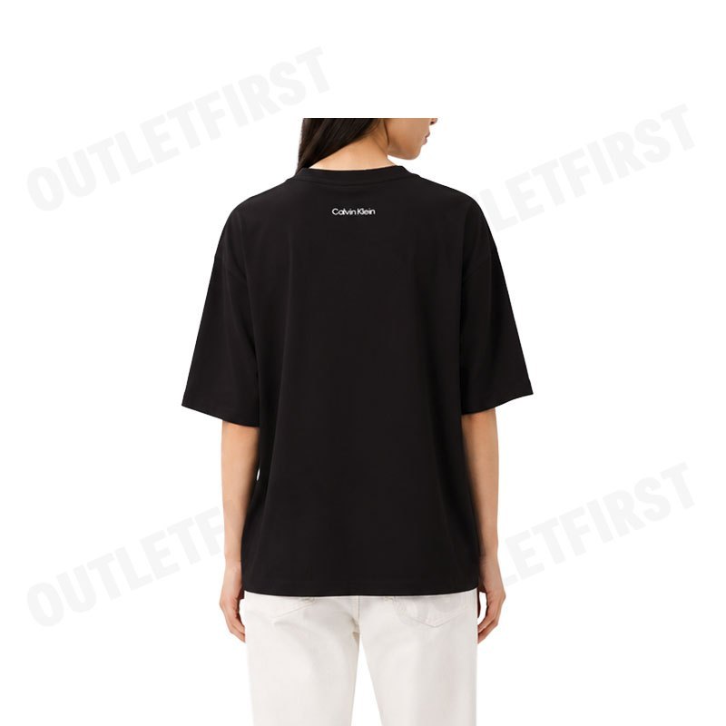 CALVIN KLEIN JEANS รุ่น OVERSIZED BOLD LOGO T-SHIRT CODE: 47C818G UB1 เสื้อยืดคอกลม เสื้อยืดผู้หญิง เสื้อยืดสีดำ