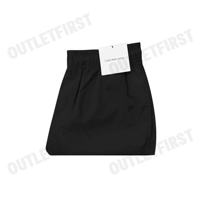CALVIN KLEIN JEANS รุ่น MONOGRAM GRAPHIC PULL-ON SHORTS CODE: 4RC601G UB1 กางเกงขาสั้น กางเกงสีดำ กางเกงผู้ชาย