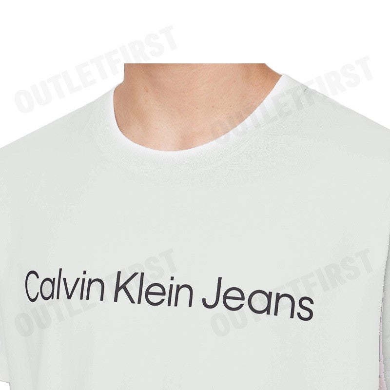 CALVIN KLEIN JEANS รุ่น INSTITUTIONAL LOGO CLASSIC T-SHIRT CODE: J326954 YAF เสื้อยืดคอกลม เสื้อยืดผู้ชาย เสื้อยืดสีขาว
