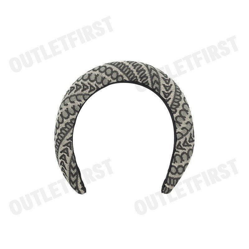 MARC JACOBS รุ่น THE MONOGRAM HEADBAND CODE: J501M03FA22F-299 ที่คาดผม ที่คาดผมจาคอป ที่คาดผมโมโนแกรม