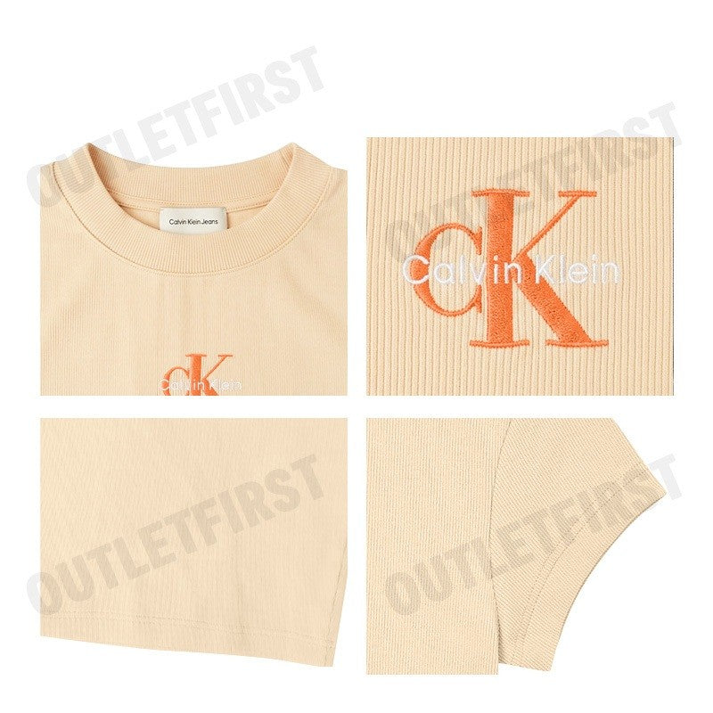 CALVIN KLEIN JEANS รุ่น MONOLOGO BABY TEE CODE: 47AB802 RM7 เสื้อครอป เสื้อผู้หญิง เสื้อแขนสั้น